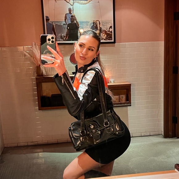 Meet your Posher, Melissa - Picture 3 of 15